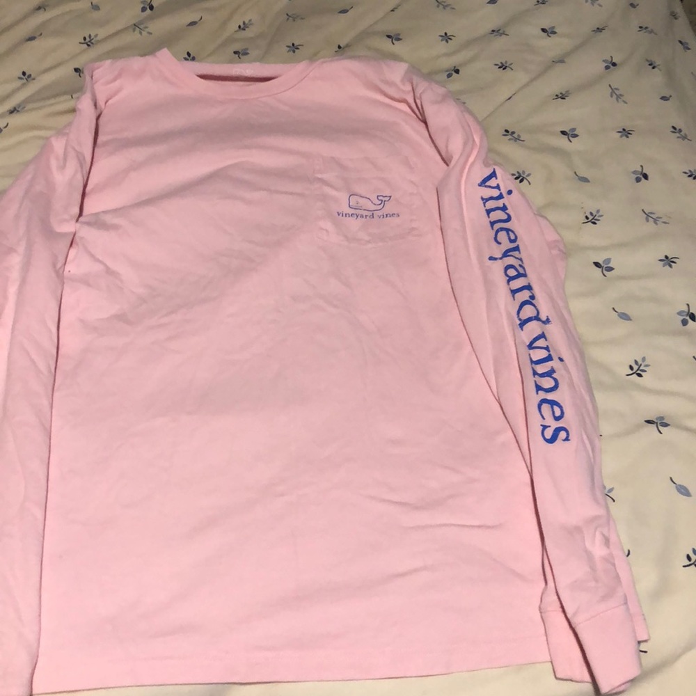 Medium vineyard vine shirt